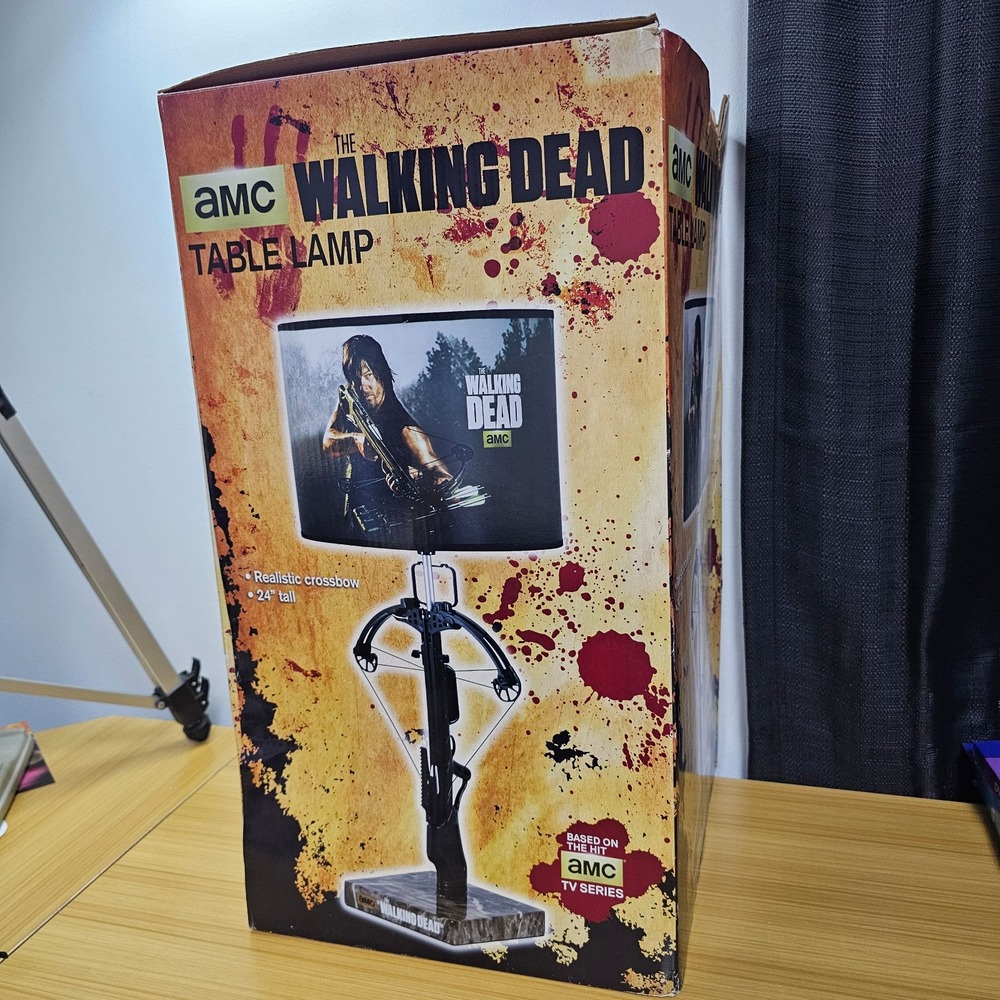 The WALKING DEAD Daryl Dixon with ICONIC CROSS BOW Table Lamp 24" Tested